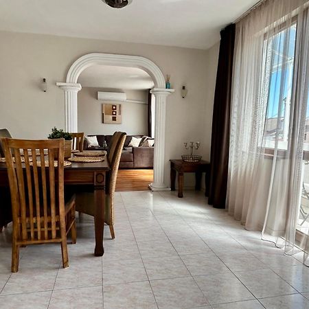 Fenix 2 Bedroom Apartment Varna Center Esterno foto