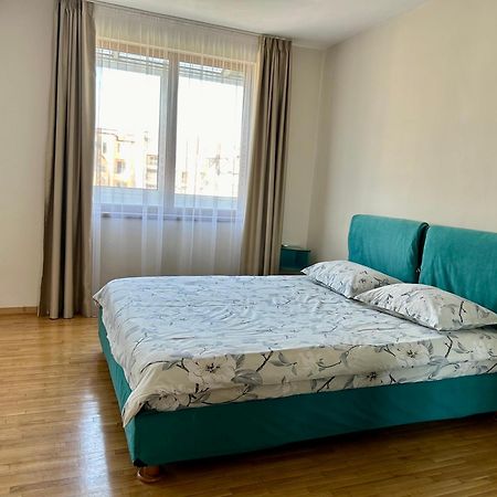 Fenix 2 Bedroom Apartment Varna Center Esterno foto