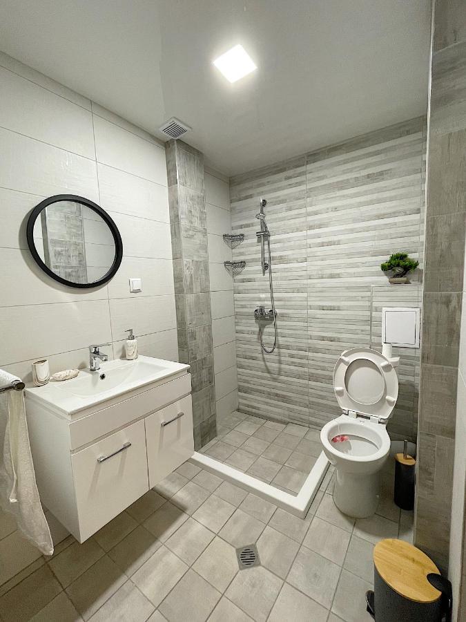 Fenix 2 Bedroom Apartment Varna Center Esterno foto