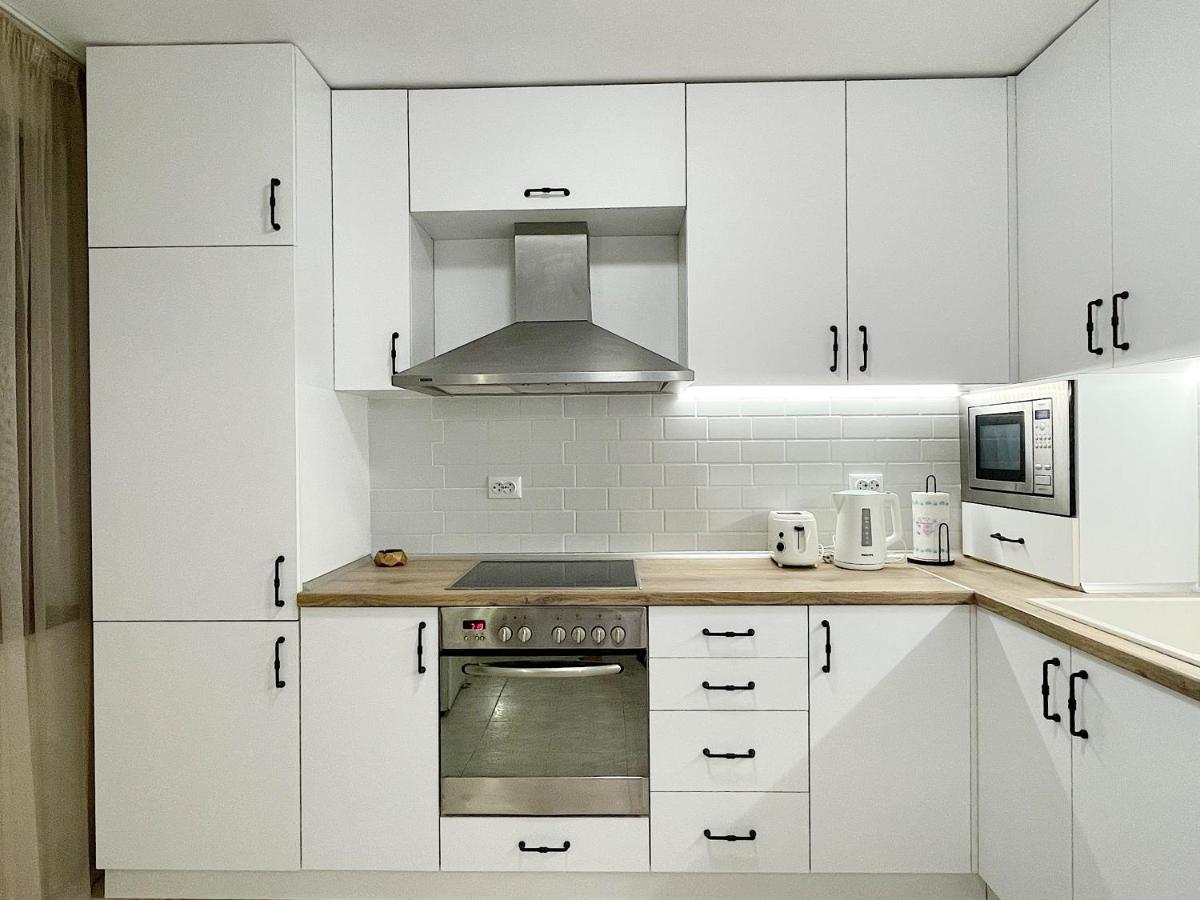 Fenix 2 Bedroom Apartment Varna Center Esterno foto