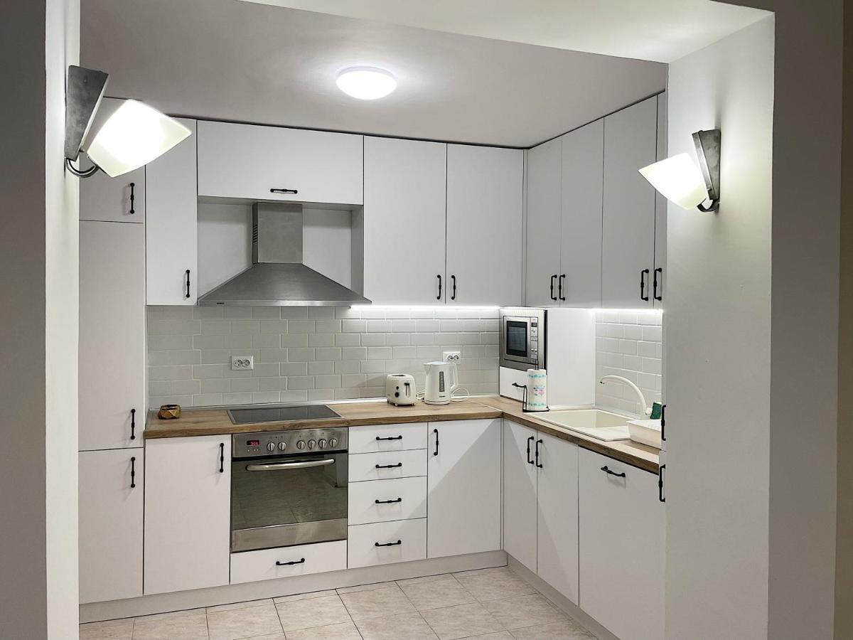 Fenix 2 Bedroom Apartment Varna Center Esterno foto
